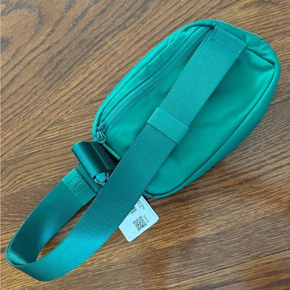 NWT Lululemon Everywhere Belt Bag - Picture 4 of 7